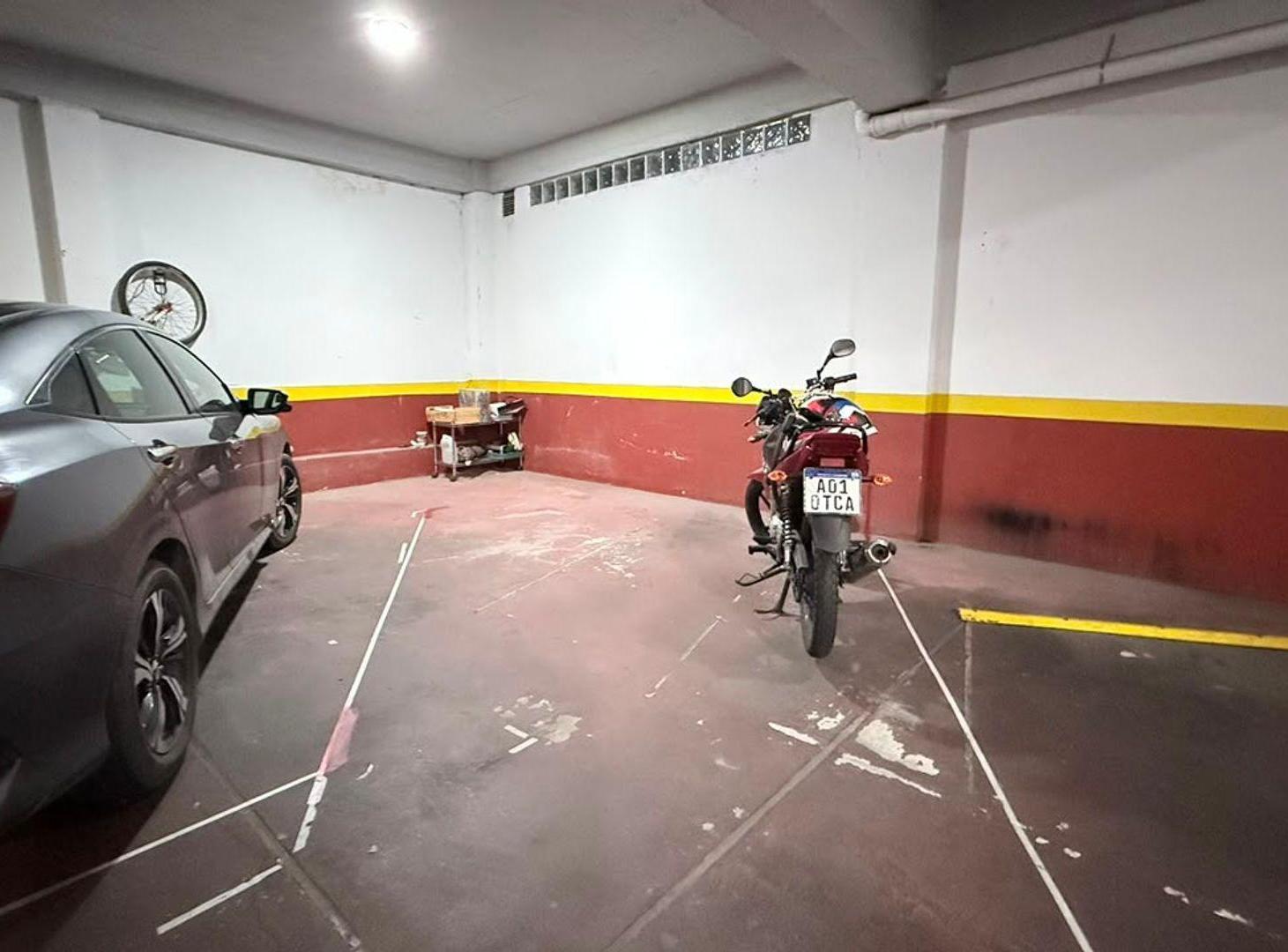 Foto de VENDE COCHERA en P.Baja PUEYRREDON, imagen 2