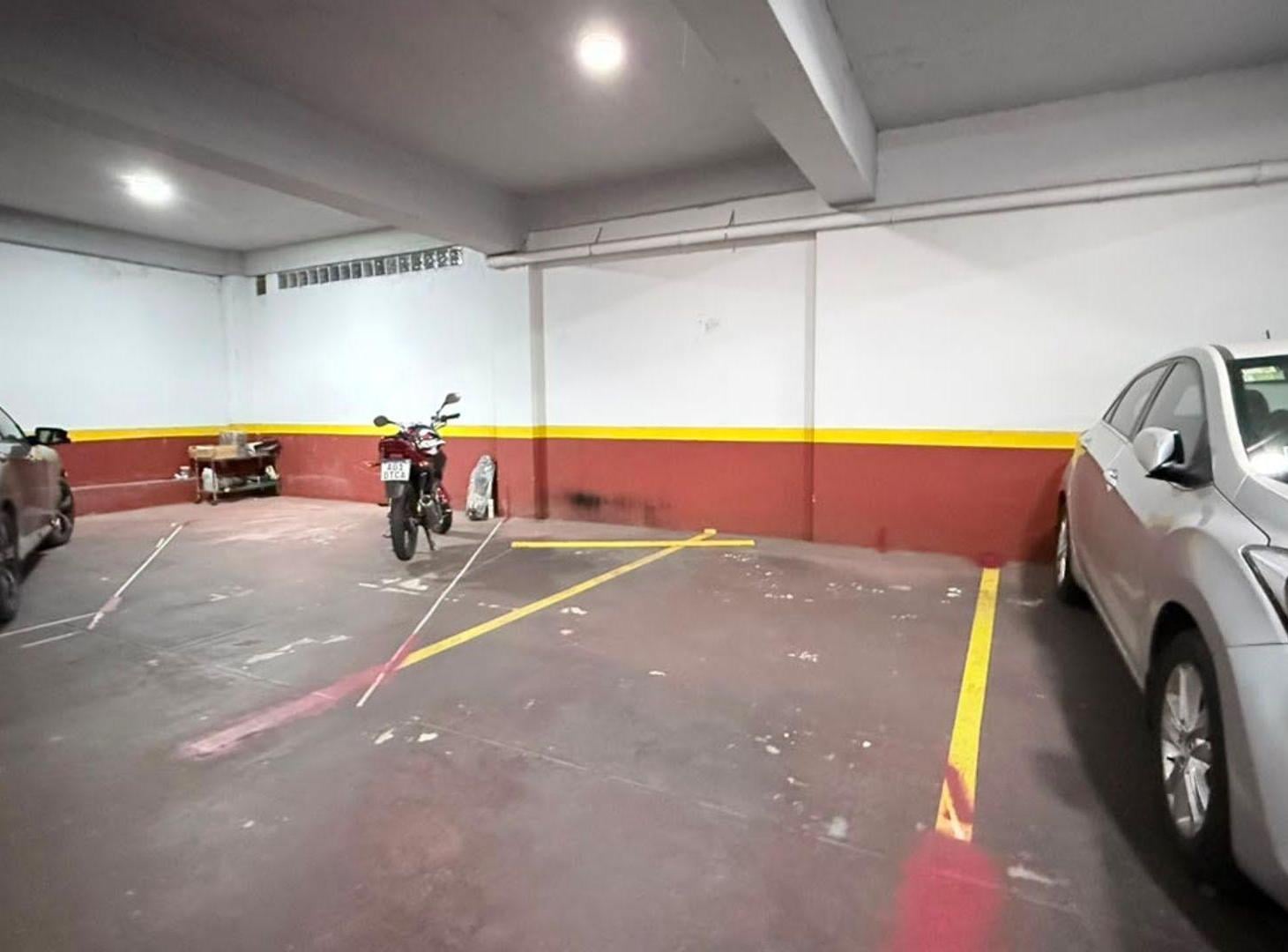 Foto de VENDE COCHERA en P.Baja PUEYRREDON, imagen 1