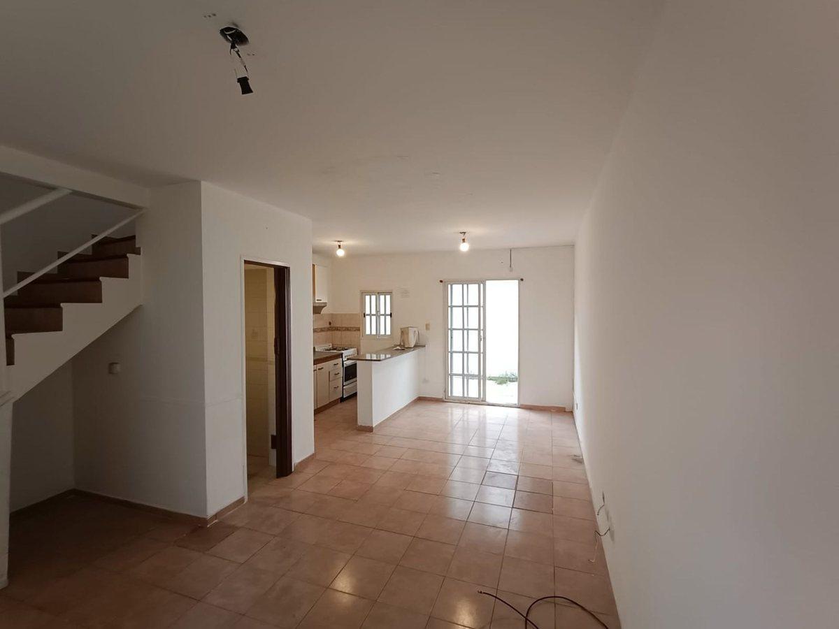Foto de DPTO 3 AMB VENTA CASEROS DUPLEX C PATIO Y GARAGE, imagen 1