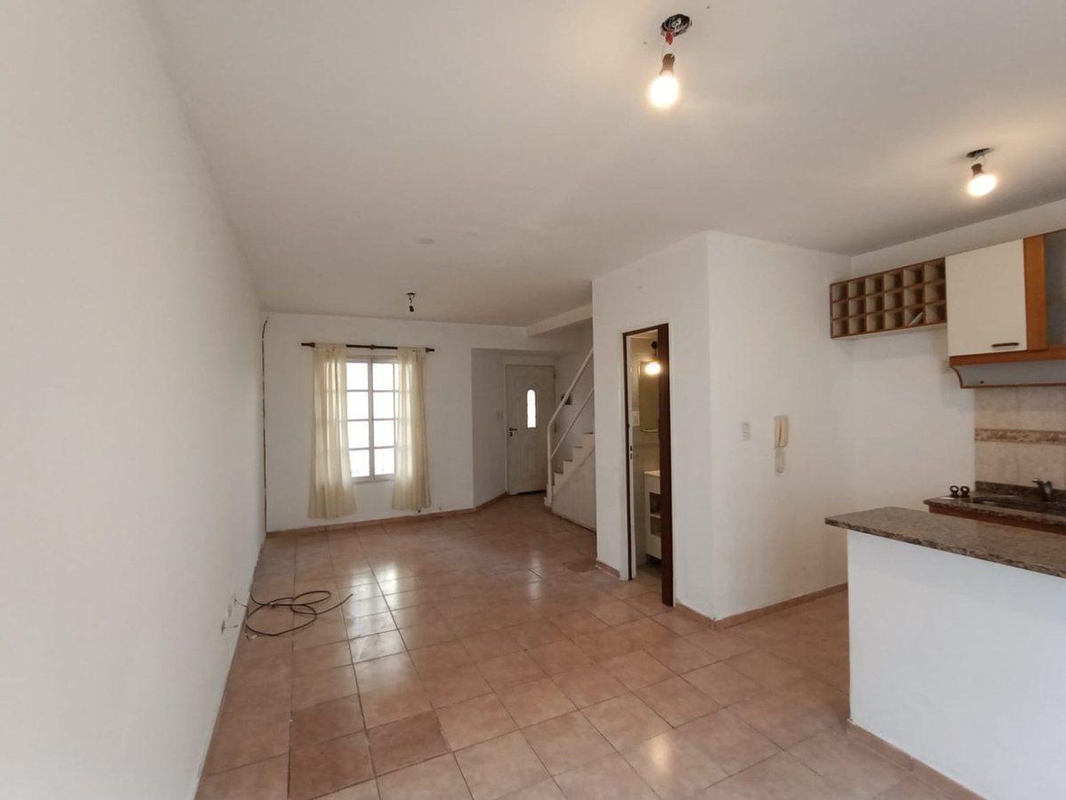Foto de DPTO 3 AMB VENTA CASEROS DUPLEX C PATIO Y GARAGE, imagen 3