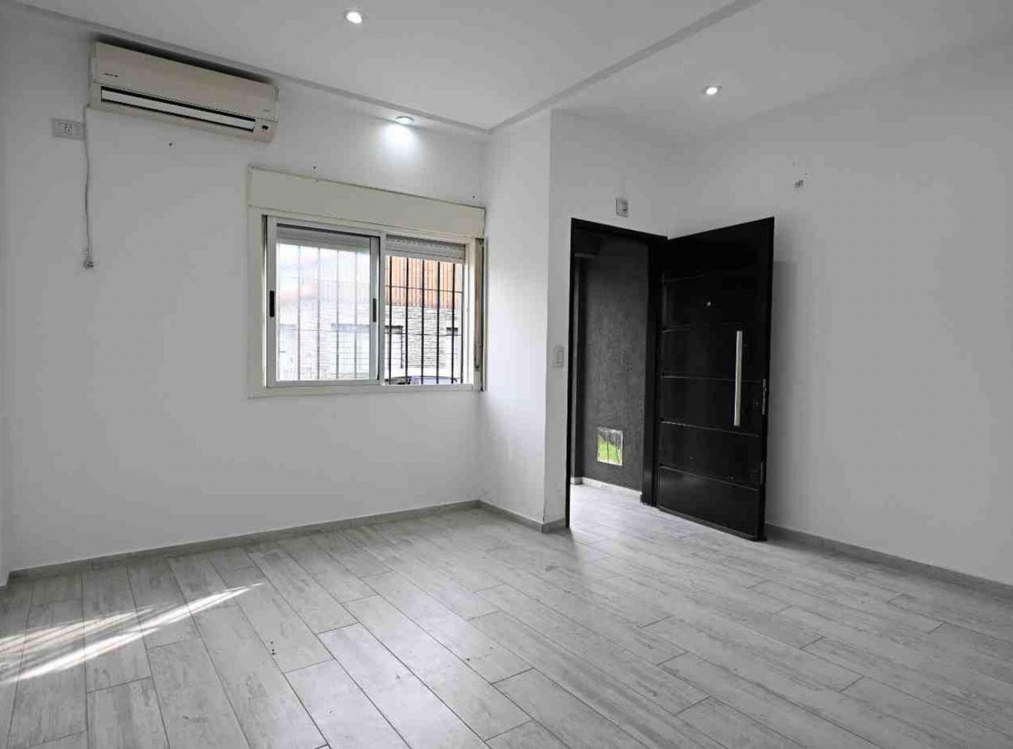Foto de PH 3 AMBIENTES BAÑO EN SUIT PATIO TERRAZA A NUEVO, imagen 1