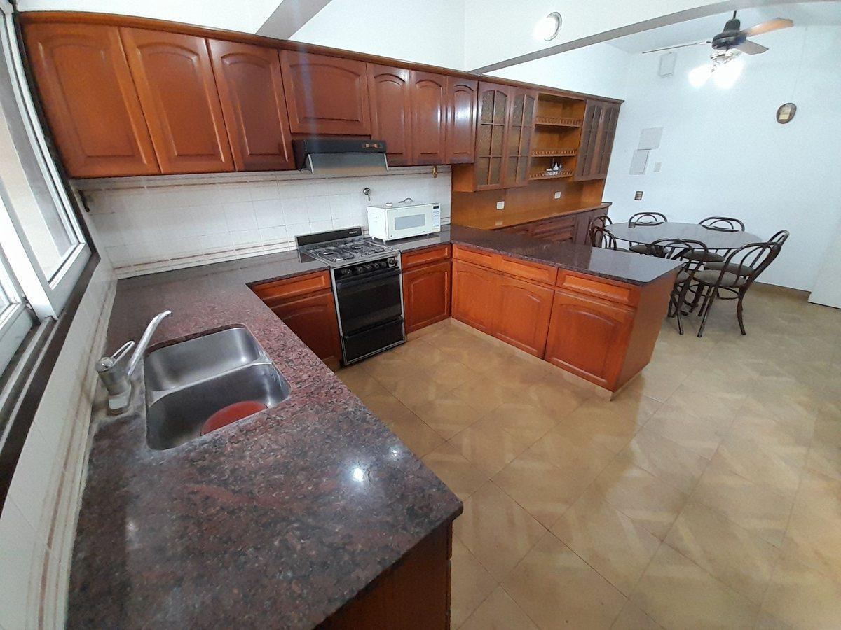 Foto de CASA 5 DORMITORIOS 3 BAÑOS APTA CREDITO 680 M2 TOT, imagen 4