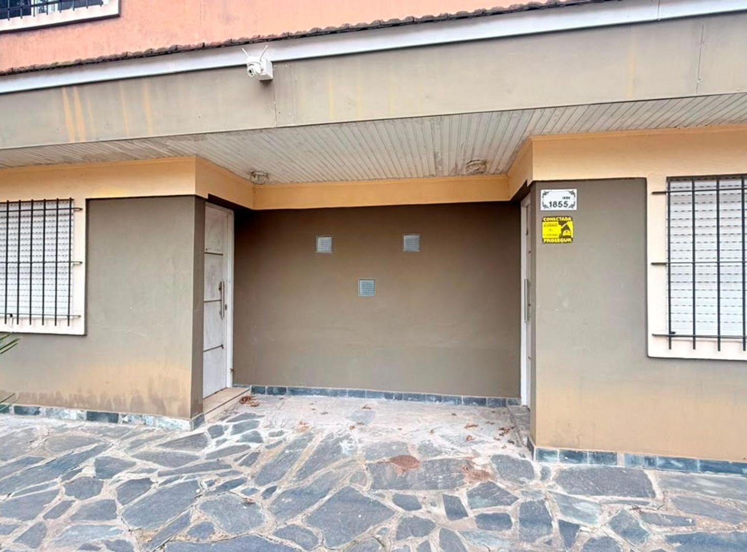Foto de VENDE TERRENO CON 2 DUPLEX Y PILETA 368M2 TOT, imagen 3