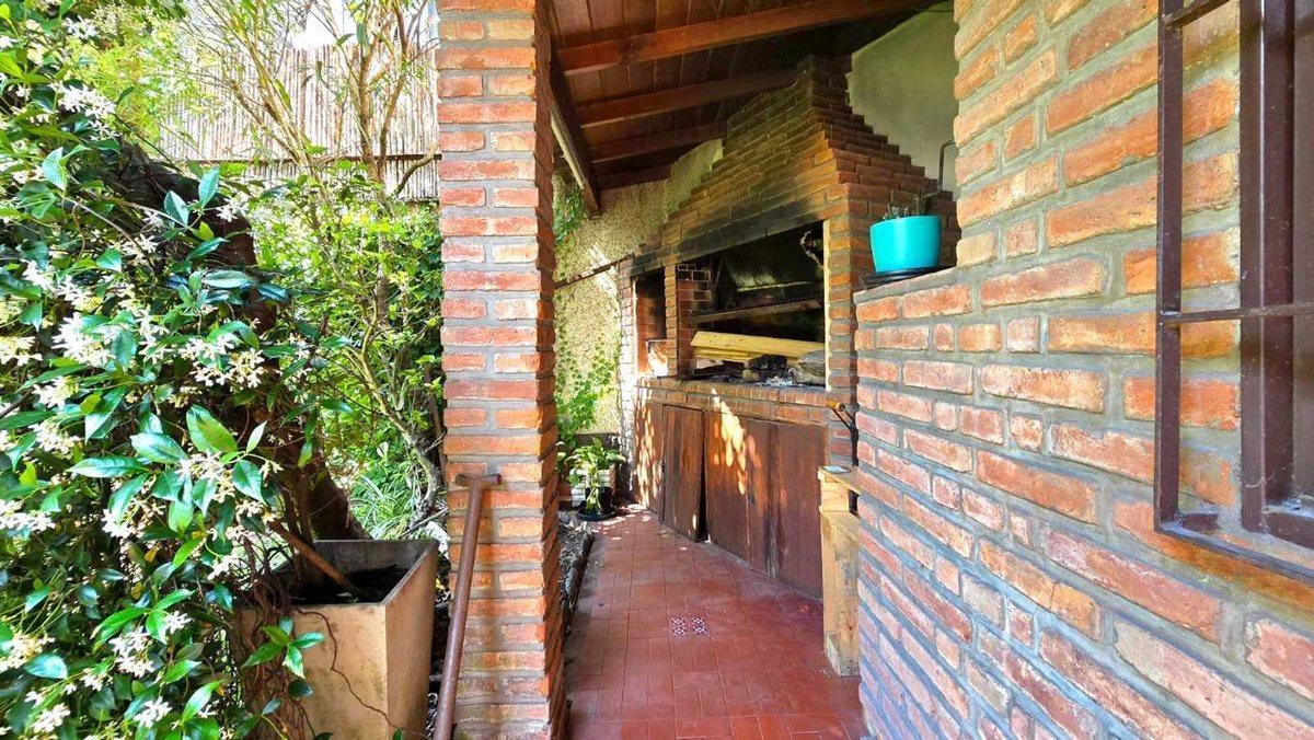 Foto de CASA 4 AMB. CON JARDIN Y COCHERA, imagen 4
