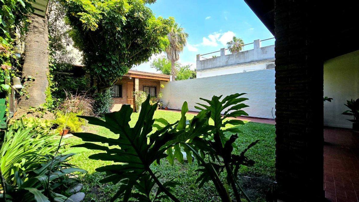 Foto de CASA 4 AMB. CON JARDIN Y COCHERA, imagen 5