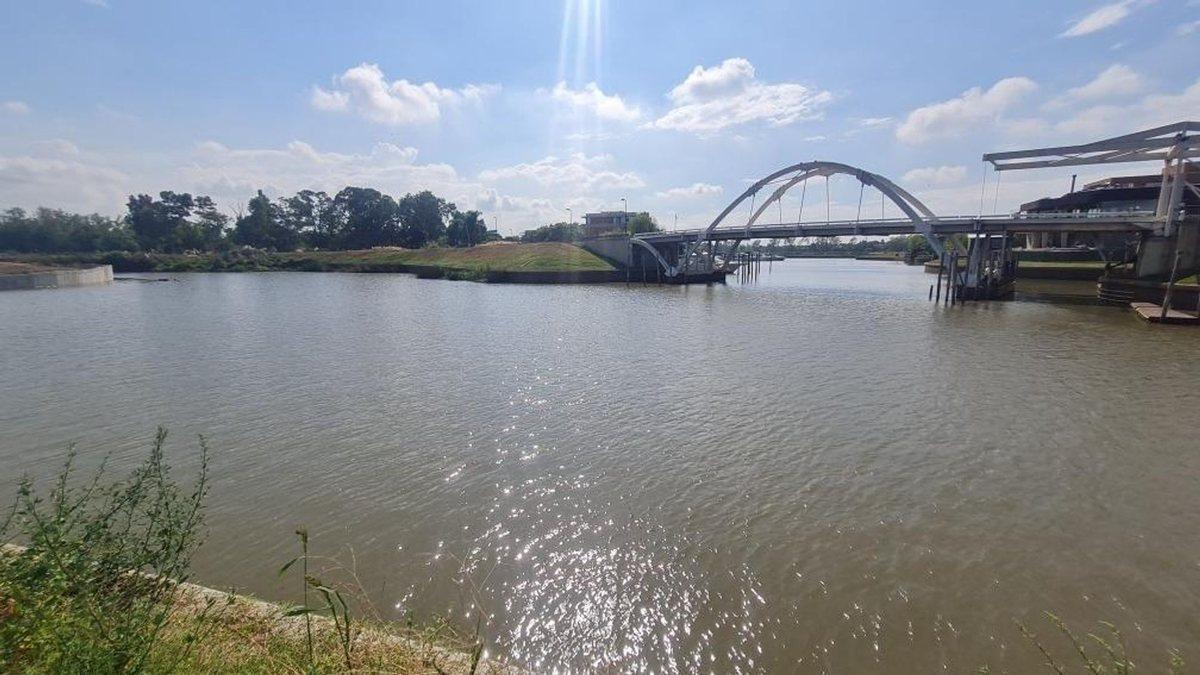 Foto de IMPONENTE PROPIEDAD AL RIO EN EL YACHT, NORDELTA, imagen 3