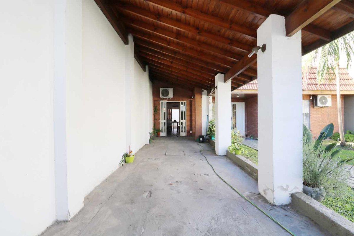 Foto de Casa 3amb con cochera y jardín en Villa Bosch, imagen 1