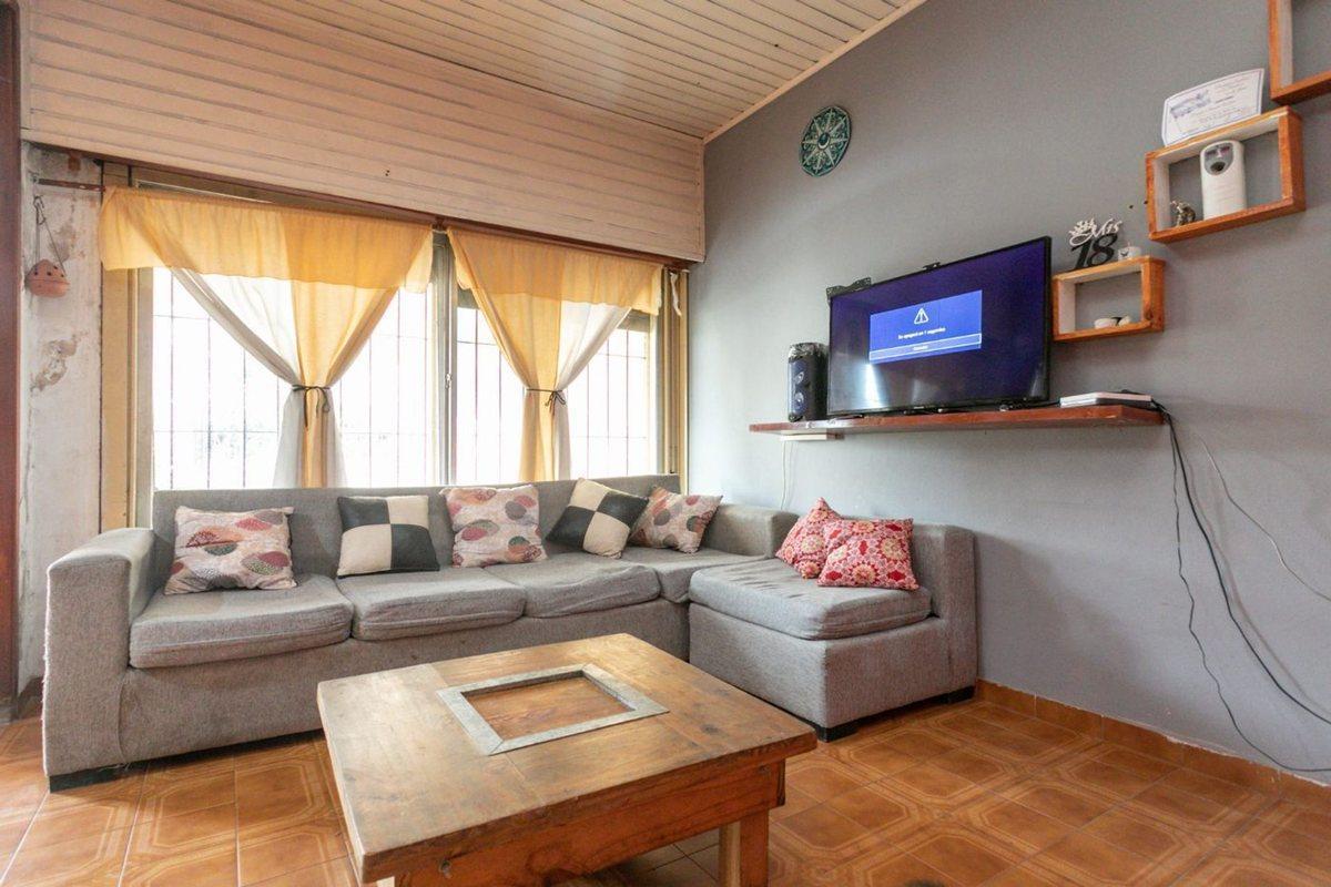 Foto de Casa 5 ambientes con jardín, patio y cochera., imagen 1