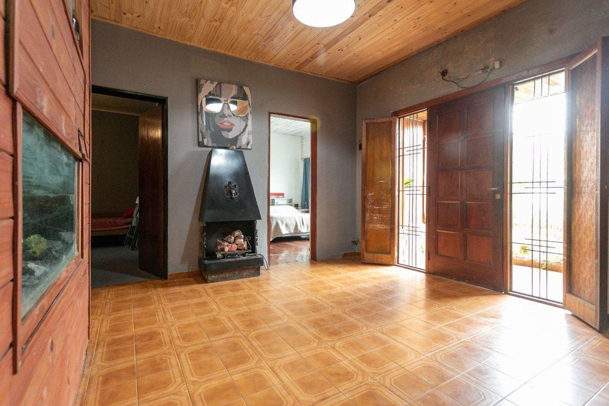 Foto de Casa 5 ambientes con jardín, patio y cochera., imagen 4