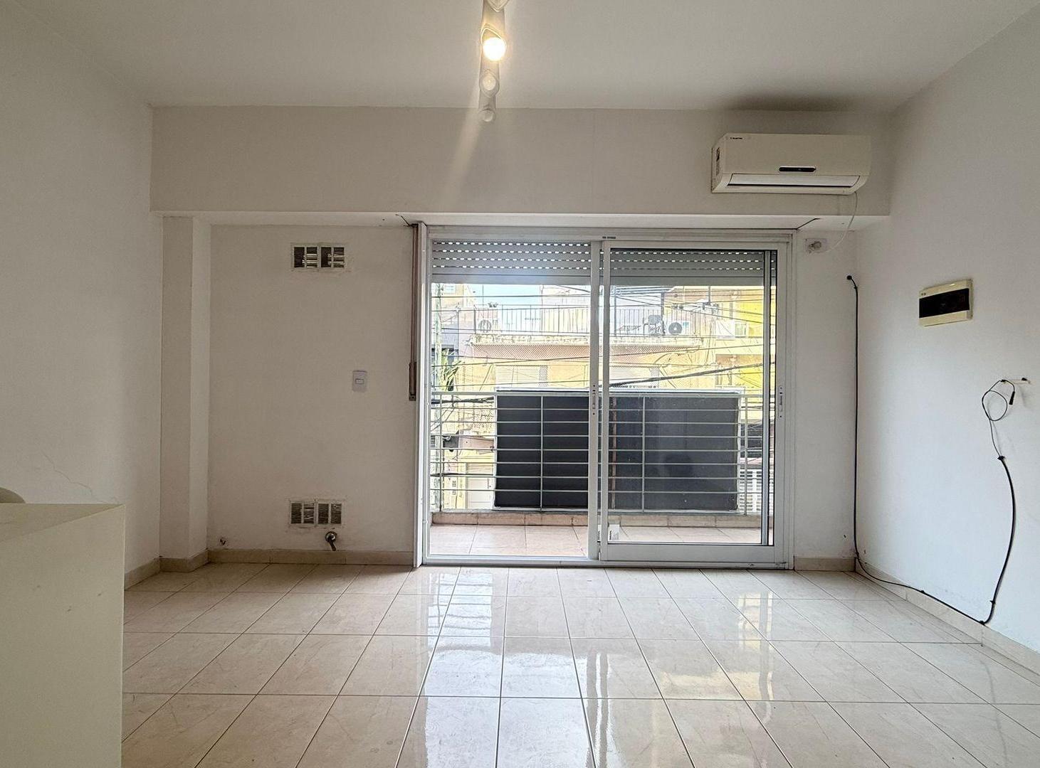 Foto de VENDE 2 AMB 1er piso CASEROS MUY LINDO, imagen 3