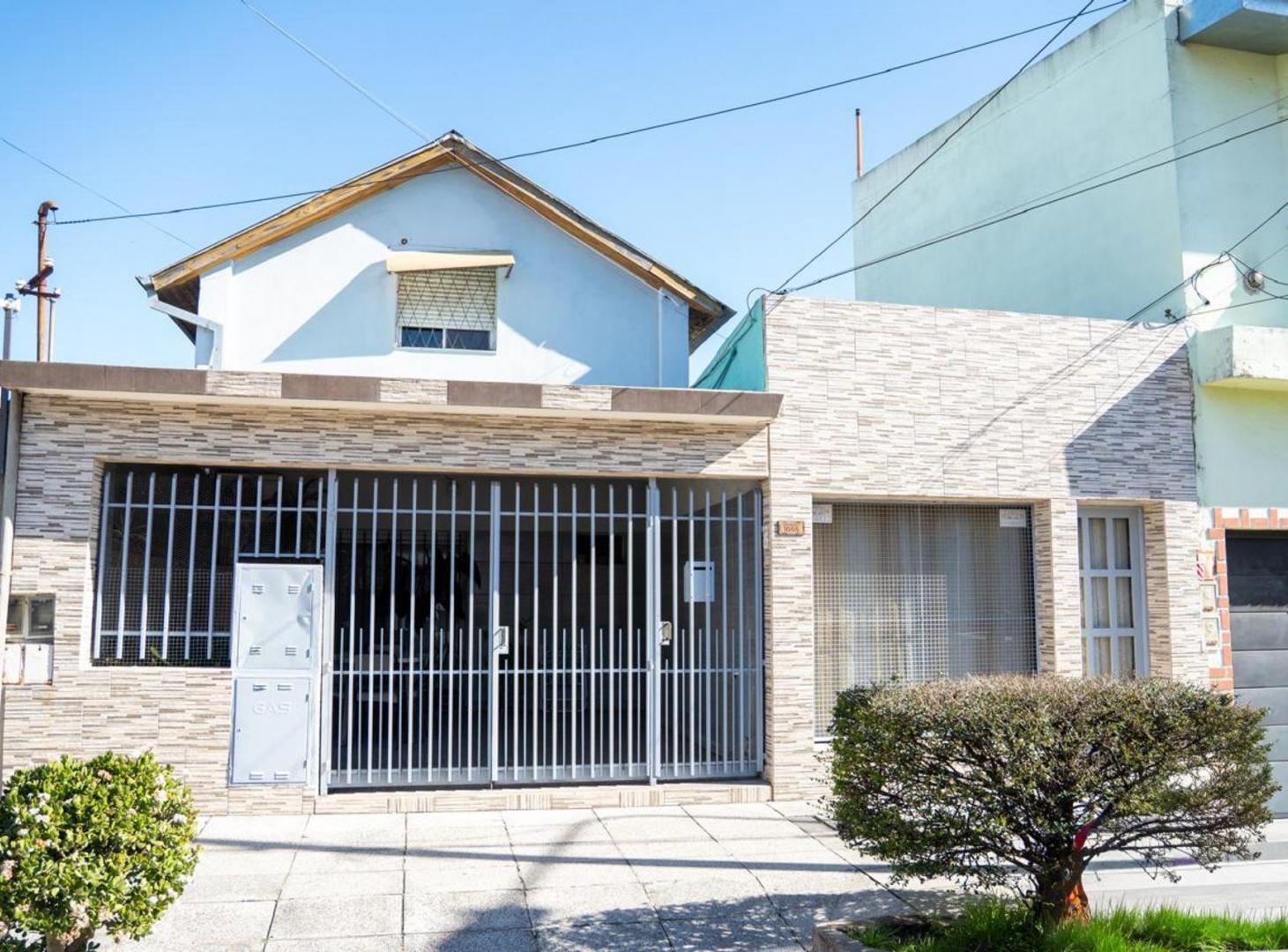 Foto de Casa 4 amb. + Departamento 2 amb. V. Madero, imagen 1