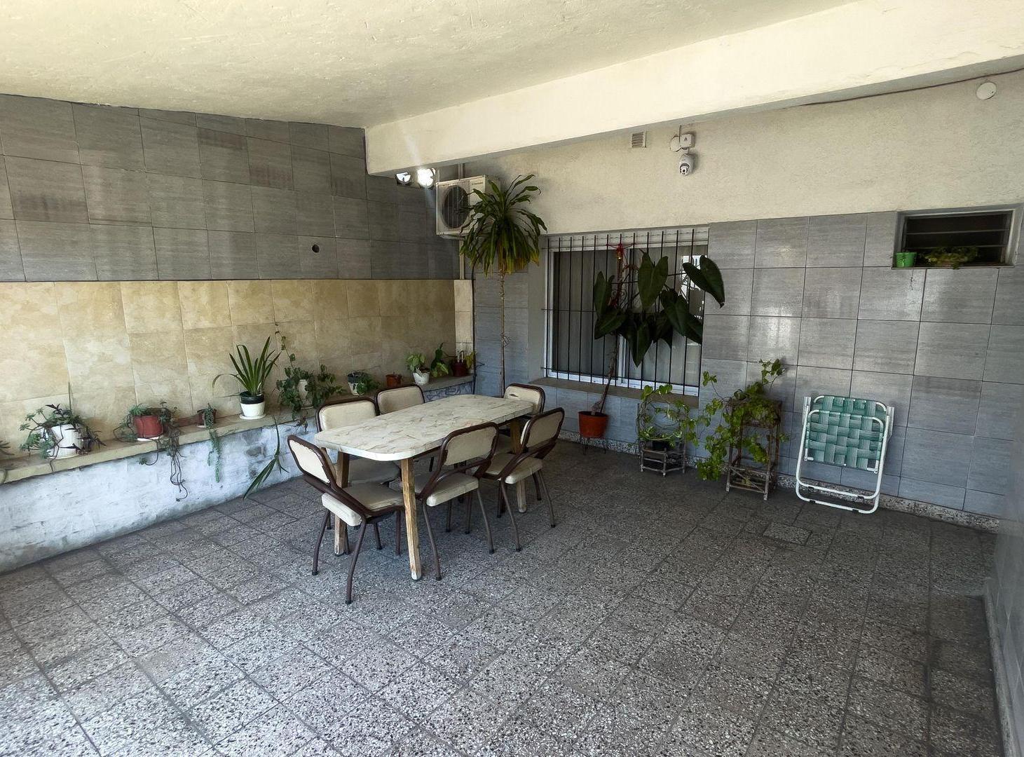 Foto de Casa 4 amb. + Departamento 2 amb. V. Madero, imagen 4