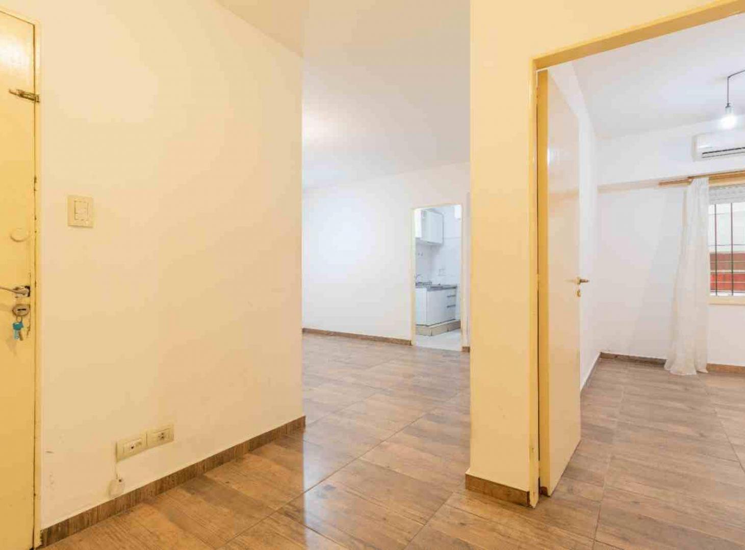 Foto de 2 ambientes con patio en Av Cordoba - OPORTUNIDAD, imagen 1
