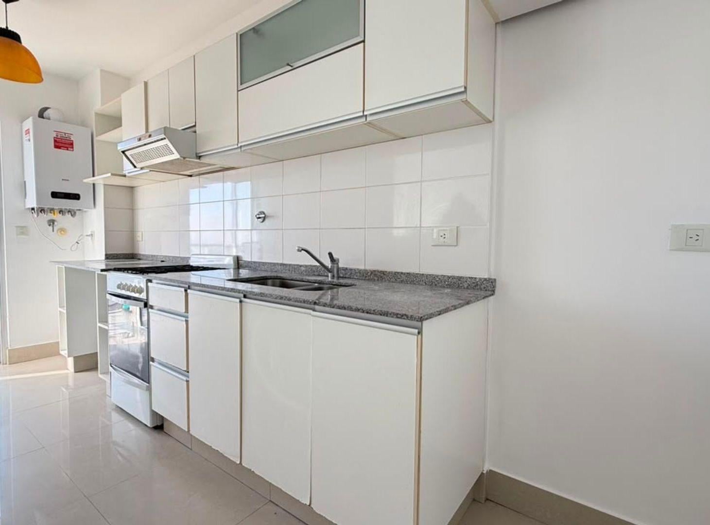 Foto de VENDE DEPARTAMENTO 2 AMB piso 14 CON COCHERA, imagen 1