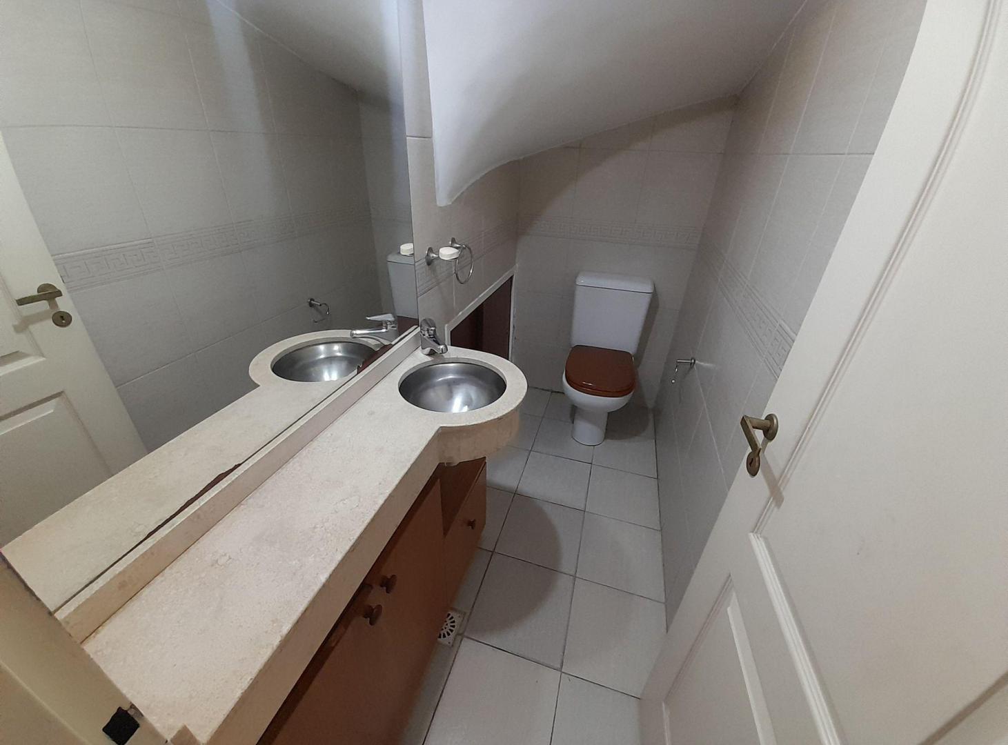 Foto de TRIPLEX EN VENTA 5 AMBIENTES COCHERA Y JARDIN, imagen 3