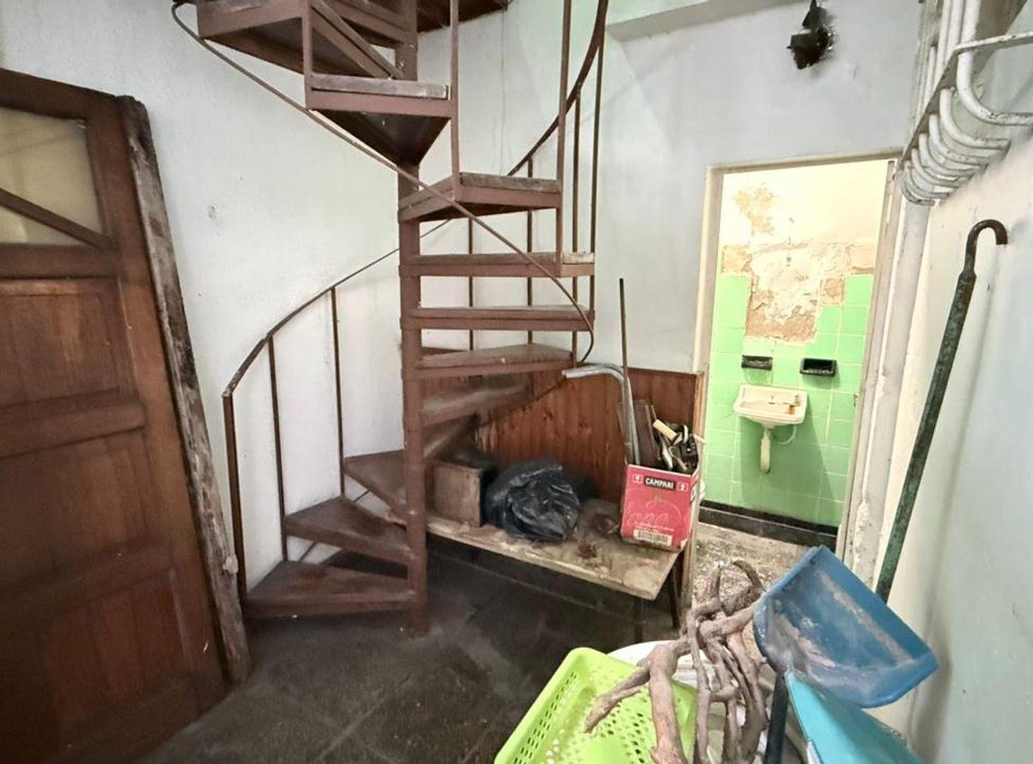 Foto de VENDE PH A REFACCIONAR 4 AMB CON PILETA, imagen 2