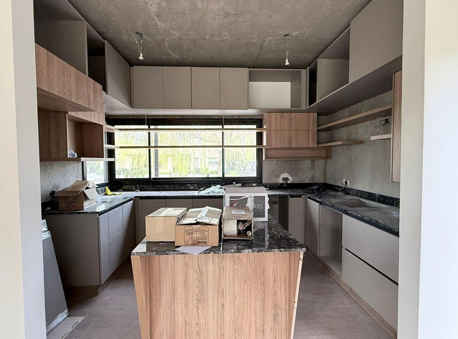 Foto de VENDE IMPONENTE CASA HARAS DEL SOL 241m2 cub, imagen 3