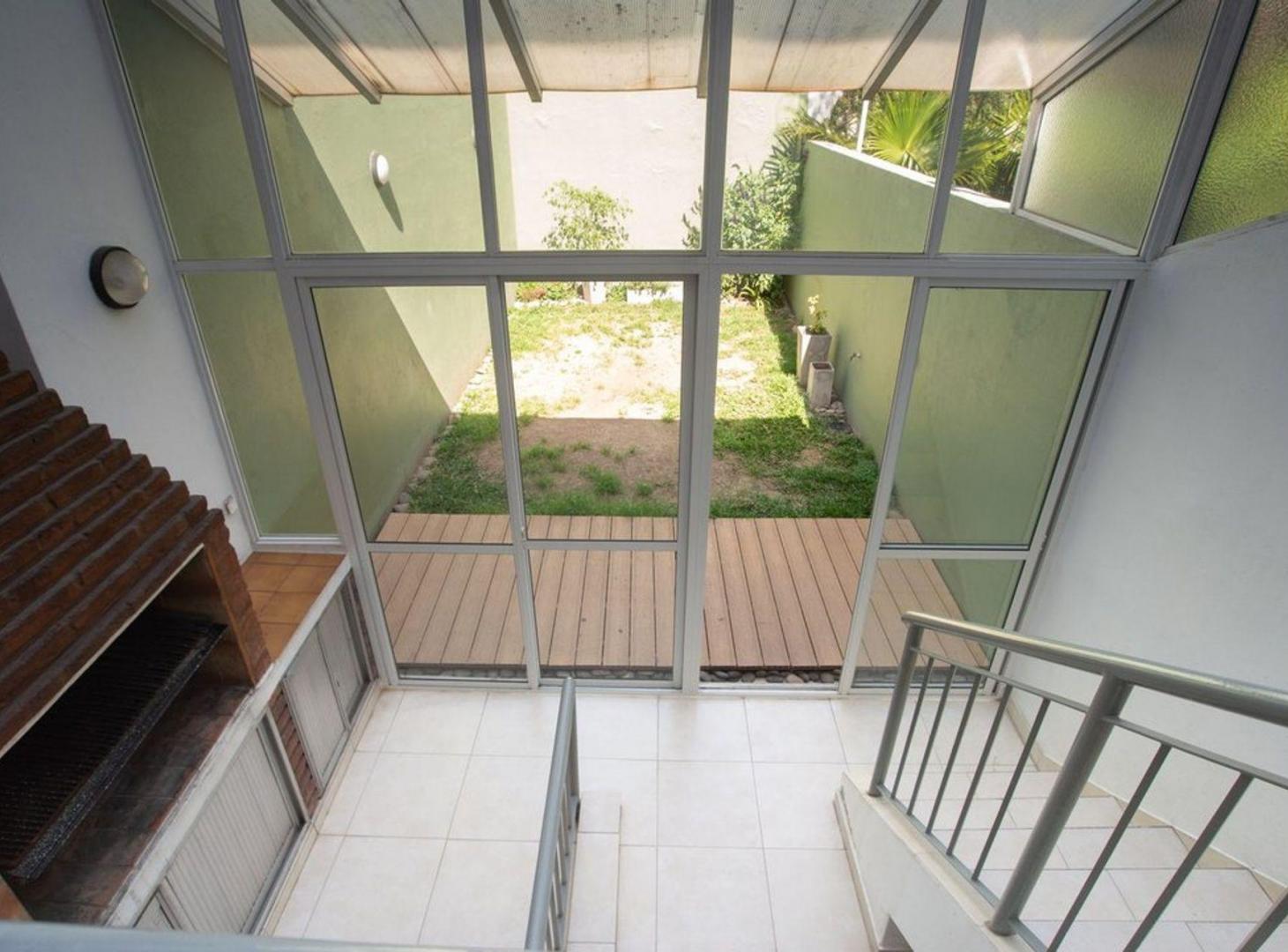 Foto de TRIPLEX 5 AMB C/DEP JARDIN Y 2 COCHERAS A/CREDITO, imagen 5