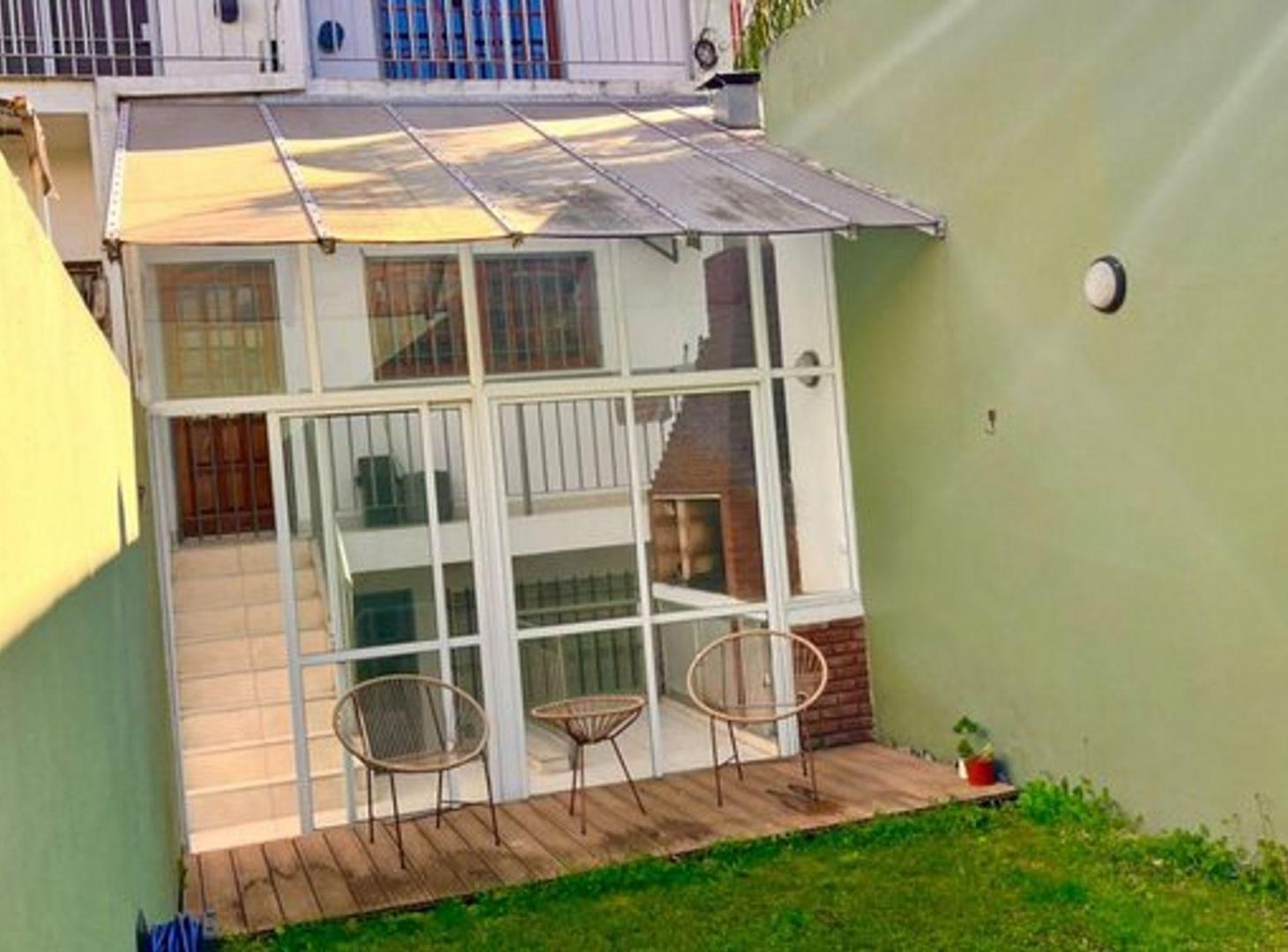 Foto de TRIPLEX 5 AMB C/DEP JARDIN Y 2 COCHERAS A/CREDITO, imagen 1