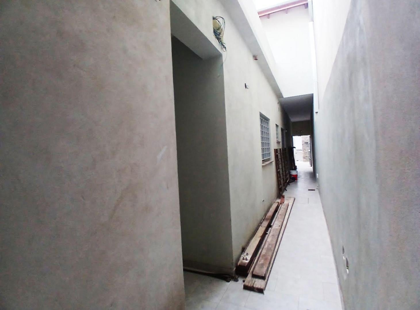 Foto de Venta 2 ambientes c/patio en V Lynch, imagen 1
