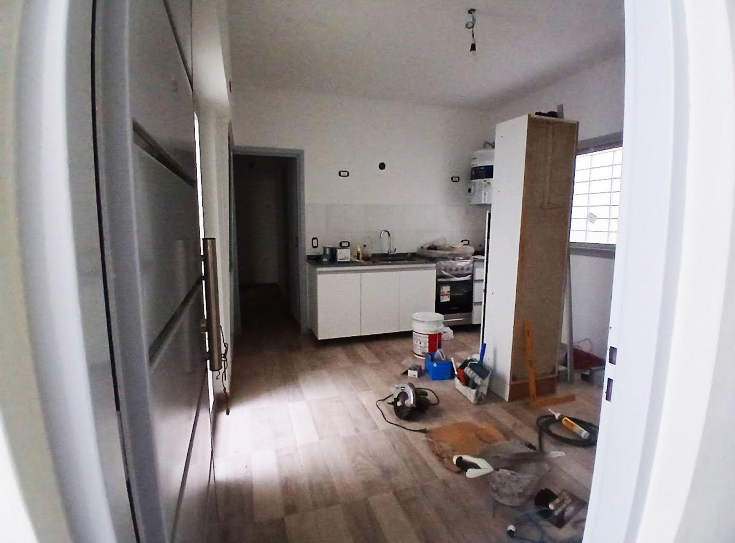 Foto de Venta 2 ambientes c/patio en V Lynch, imagen 2
