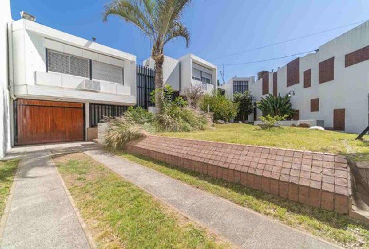 Foto de VENDE TERRENO IMPONENTE EN LINIERS, imagen 2