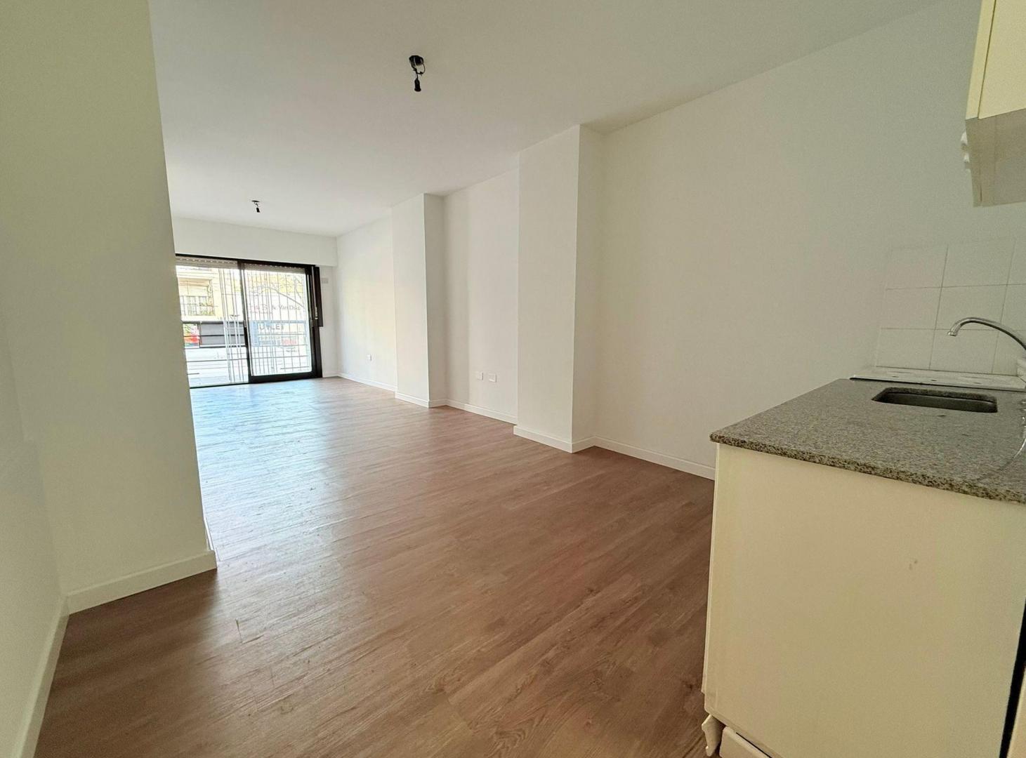 Foto de VENDE mono amb 1er piso Av Cordoba, imagen 4