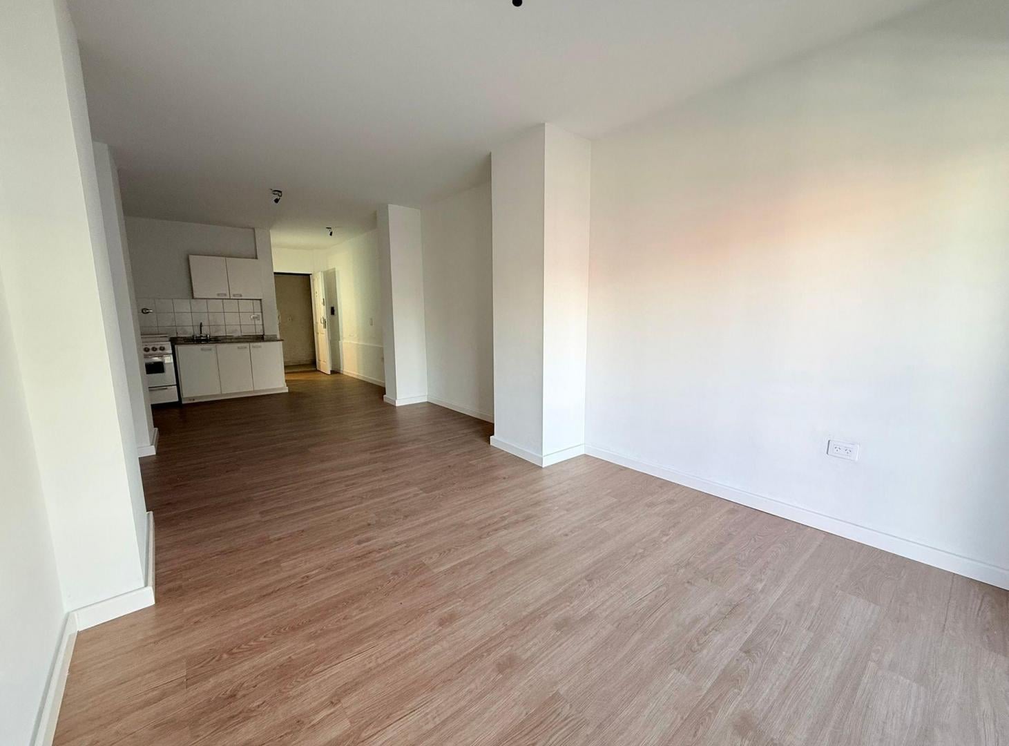 Foto de VENDE mono amb 1er piso Av Cordoba, imagen 3