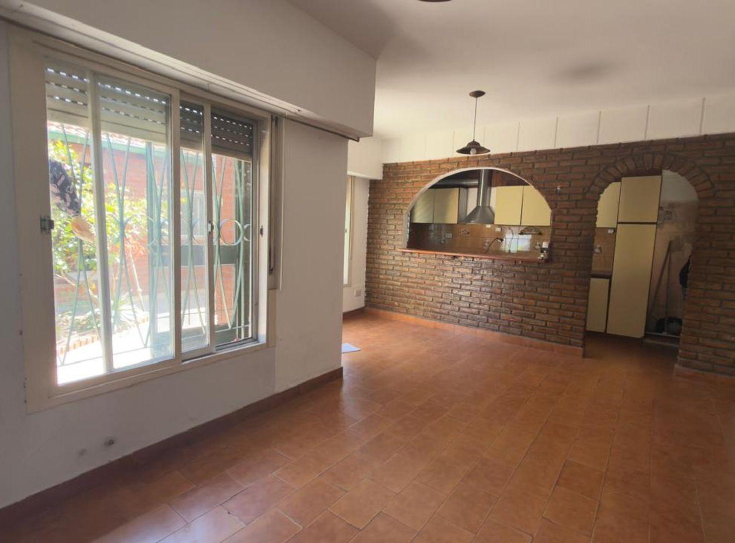 Foto de CASA MULTIFAMILIAR APTO CREDITO 6 AMBIENTES GARAGE, imagen 1