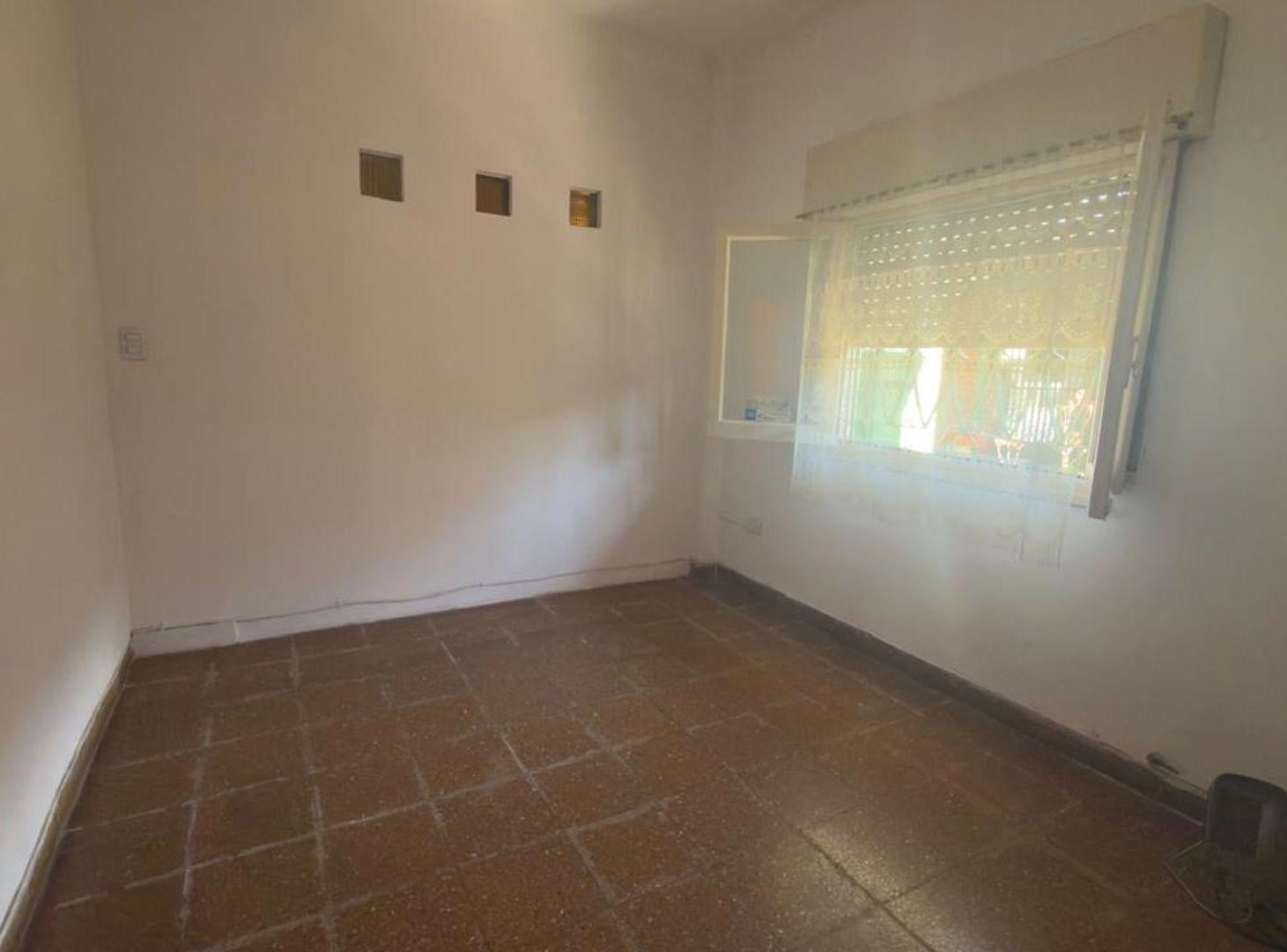 Foto de CASA MULTIFAMILIAR APTO CREDITO 6 AMBIENTES GARAGE, imagen 2