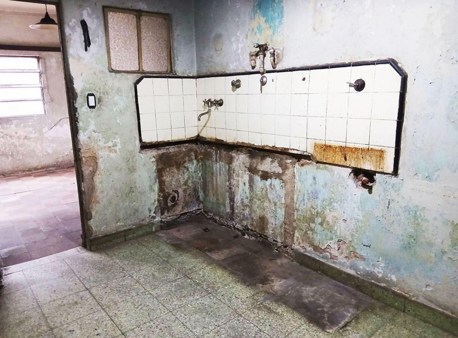 Foto de Venta casa c/cochera y local a refaccionar, imagen 4