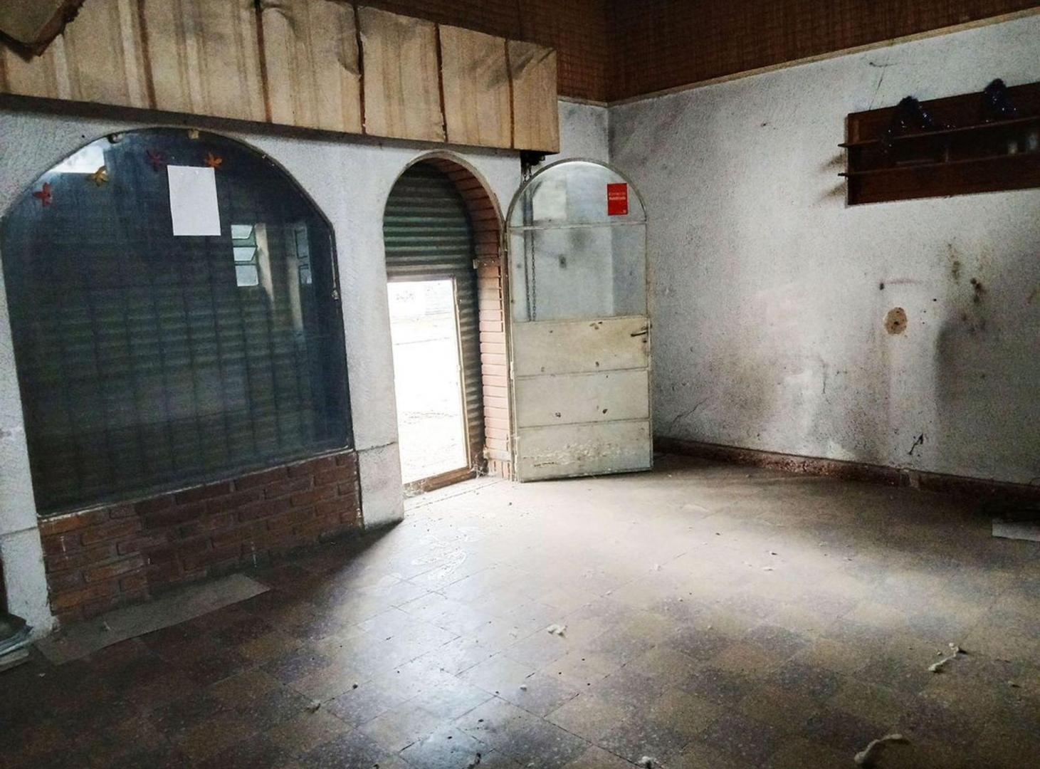Foto de Venta casa c/cochera y local a refaccionar, imagen 2