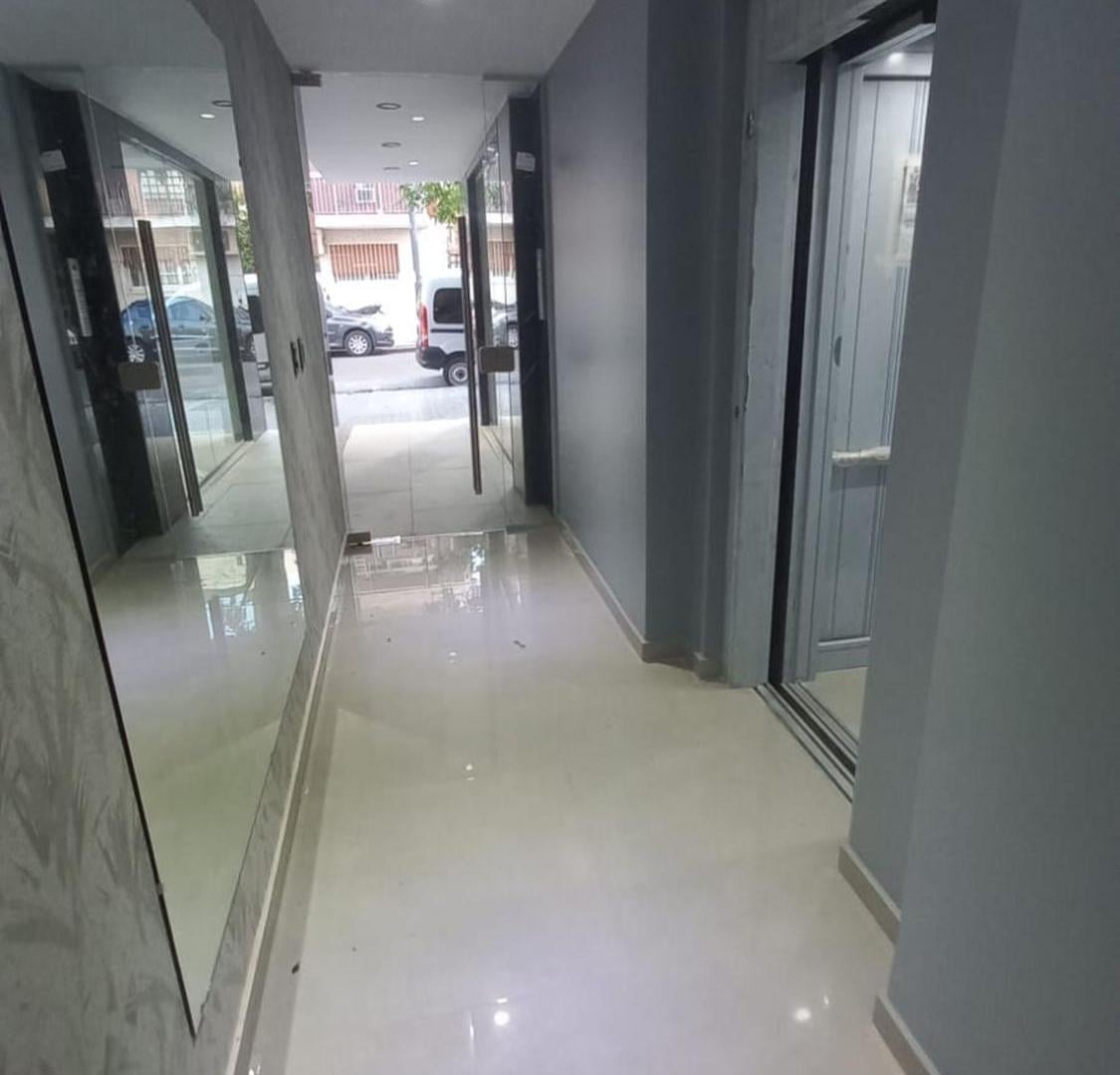 Foto de SEMIPISO 2 AMBIENTES EN ALQUILER VILLA DEL PARQUE, imagen 2