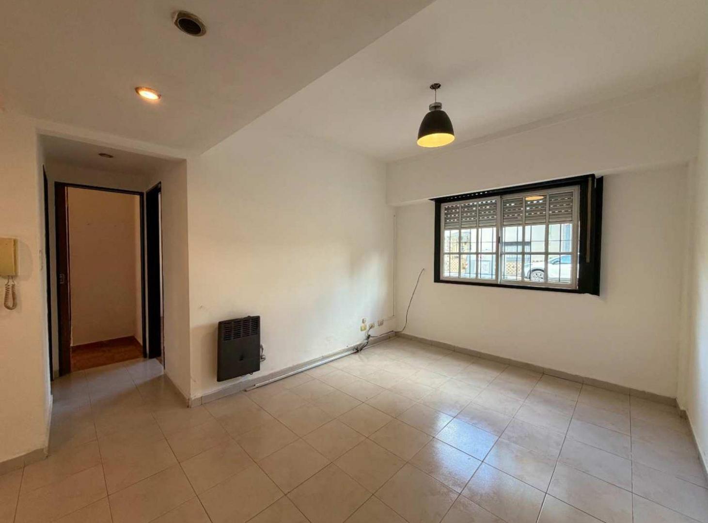 Foto de VENTA PH 3 AMB. C/PATIO - VELEZ SARSFIELD, imagen 2