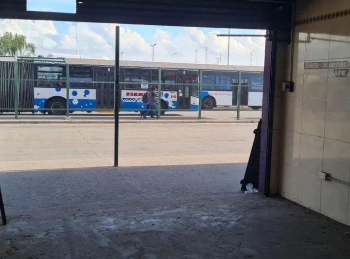 LOCAL EN TERMINAL DE COLECTIVOS DE PUENTE LA NORIA 4