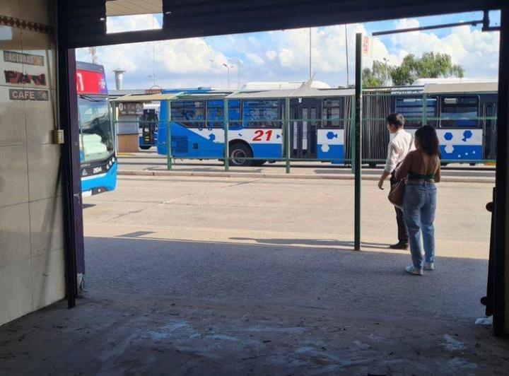 LOCAL EN TERMINAL DE COLECTIVOS DE PUENTE LA NORIA 5