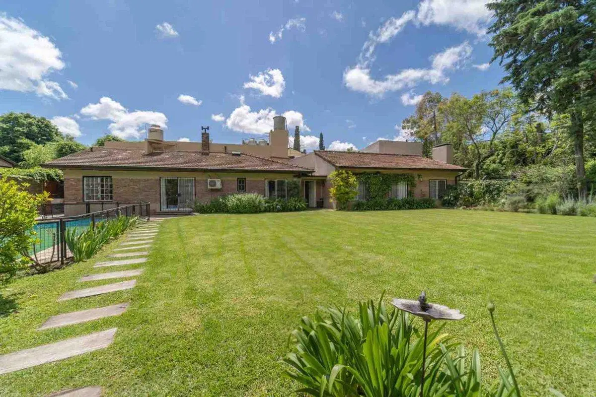 VENTA CASA 5 AMBIENTES DON TORCUATO PARQUE PILETA 3