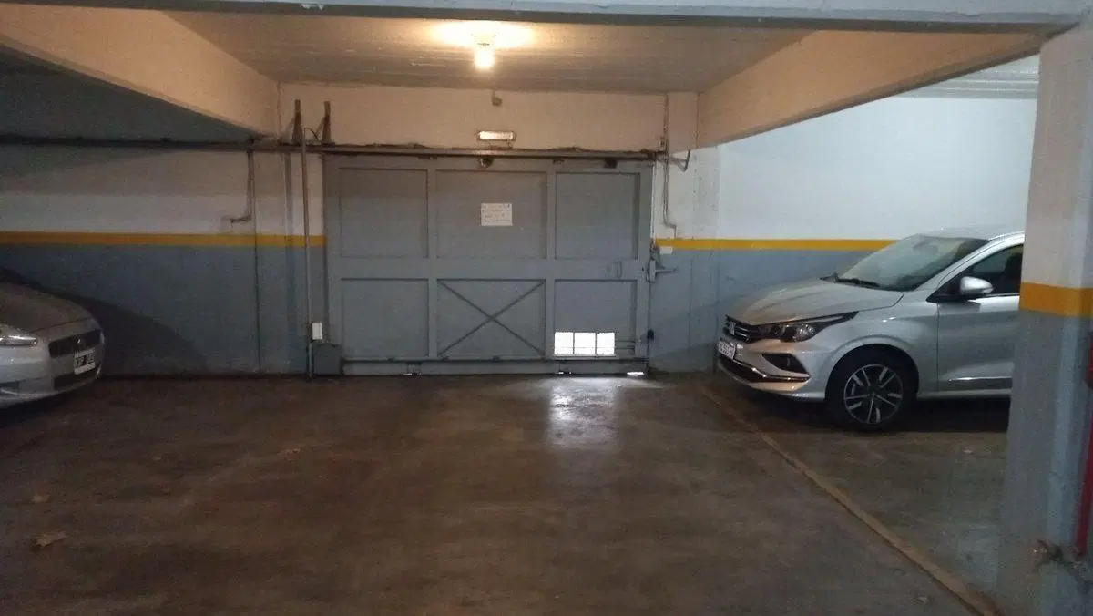 VENTA COCHERA FIJA Y CUBIERTA DOBLE EN BELGRANO PB 2