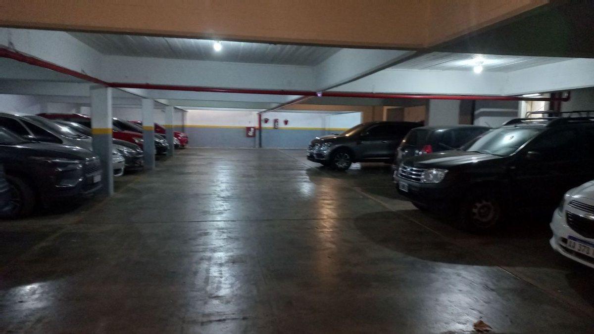VENTA COCHERA FIJA Y CUBIERTA DOBLE EN BELGRANO PB