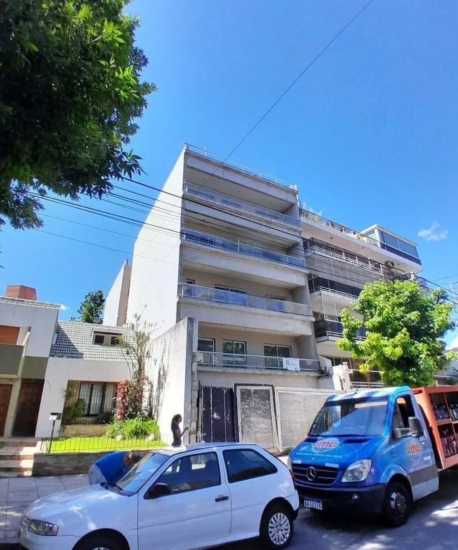 VENTA VILLA DEL PARQUE 4 AMB. SEMIPISO  C/COCHERA 3