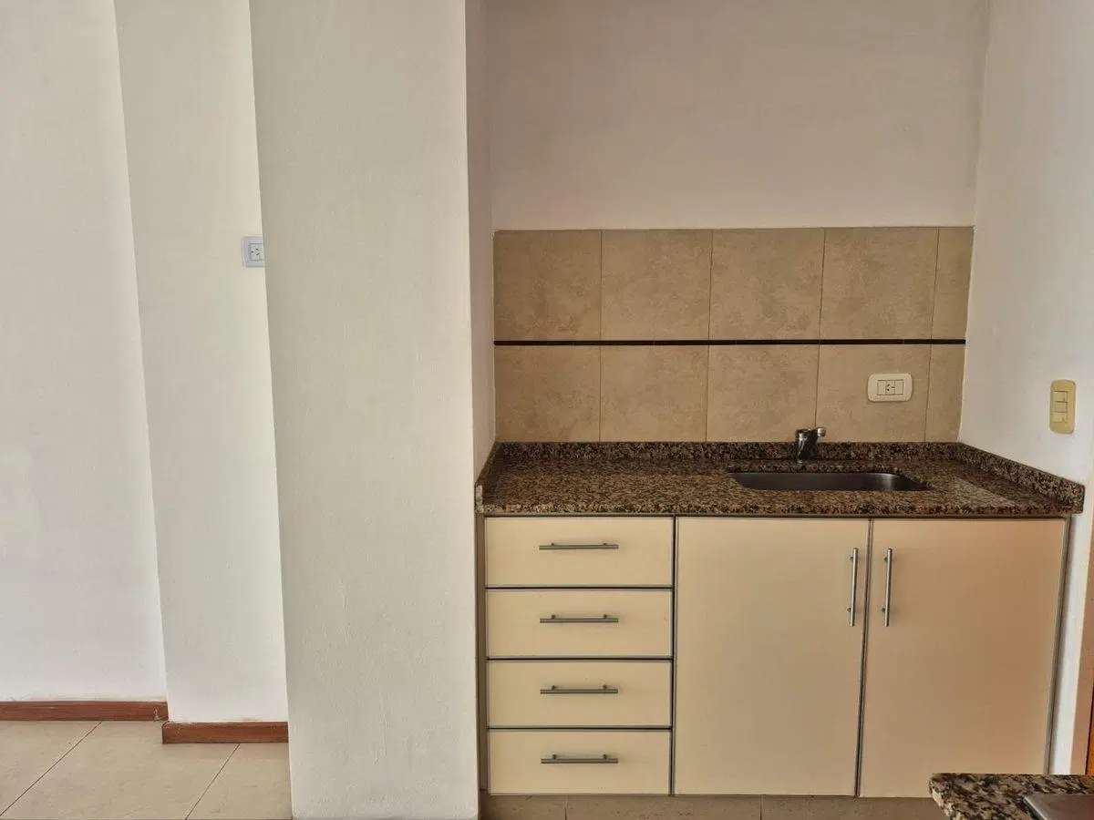ALQ MONOAMBIENTE V.URQUIZA BALCON APTO PROFESIONAL 2
