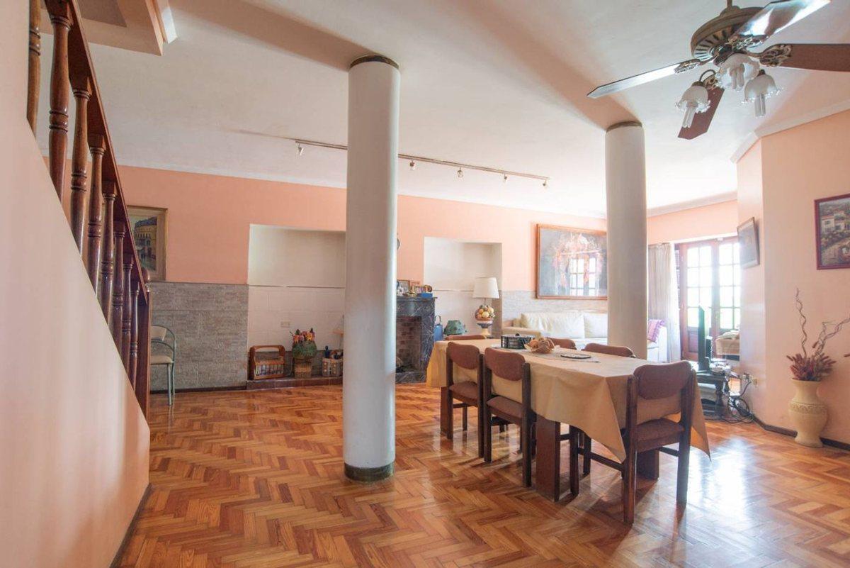 VENTA CASA 5 AMB VELEZ SARFIELD PILETA QUINCHO