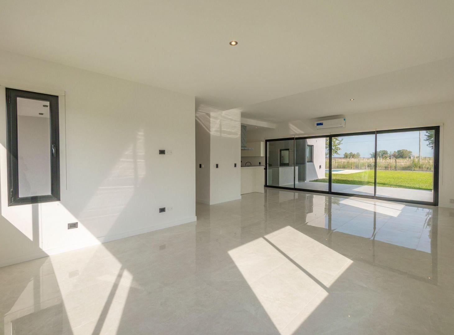 CASA EN VENTA 4 AMB BARRIO SAN LUCAS CANNING