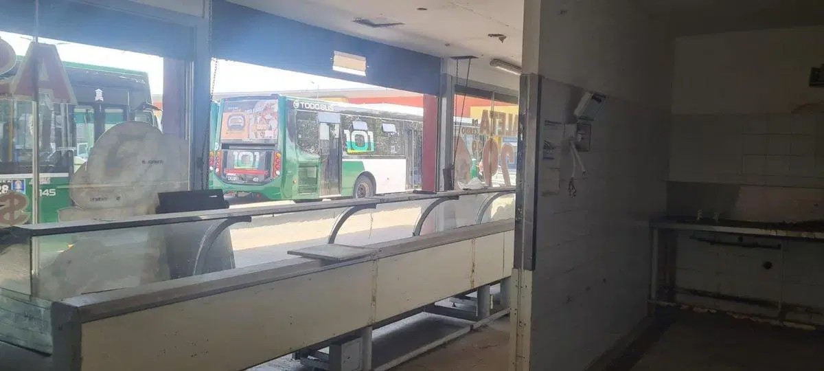 LOCAL EN TERMINAL DE COLECTIVOS DE PUENTE LA NORIA 5