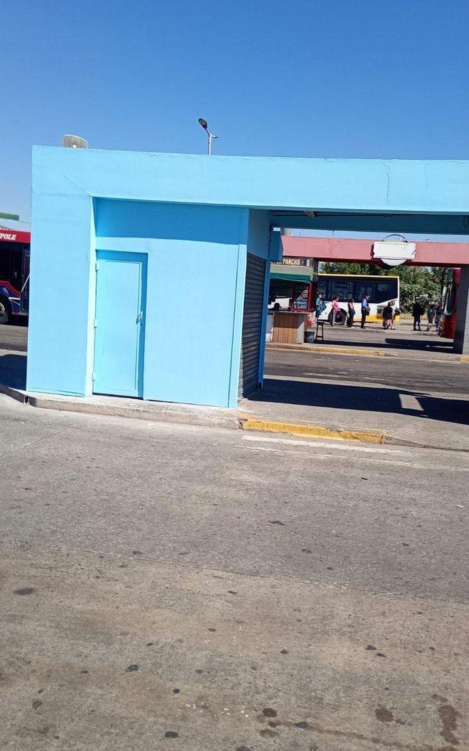 LOCAL COMERCIAL EN ESTACION DE COLECTIVOS