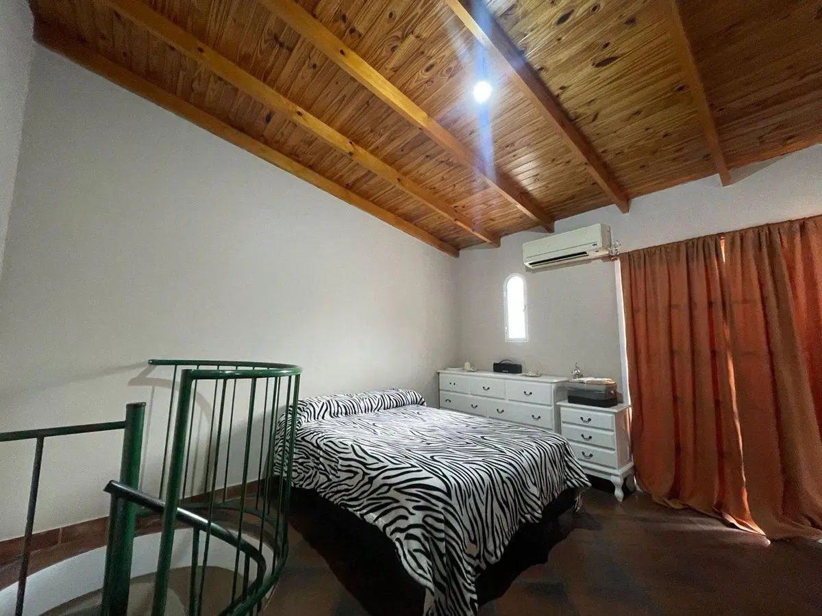 VENTA - CASA 3 AMBIENTES + MONO  LOMAS DEL MIRADOR 3