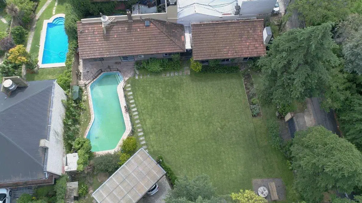 VENTA CASA 5 AMBIENTES DON TORCUATO PARQUE PILETA 2