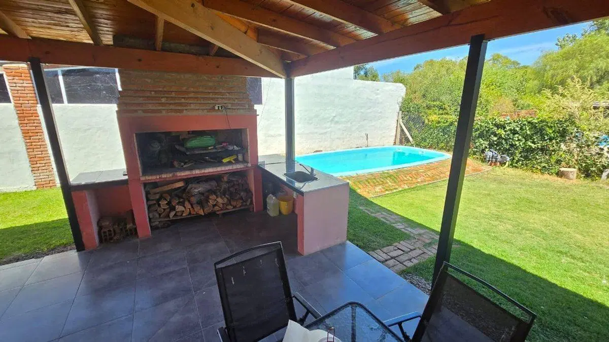 VENTA CASA QUINTA C/PILETA APTO CREDITO LAG LOBOS 5