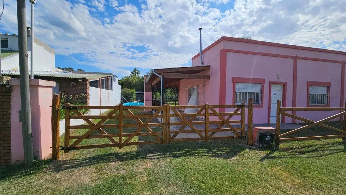 VENTA CASA QUINTA C/PILETA APTO CREDITO LAG LOBOS 4