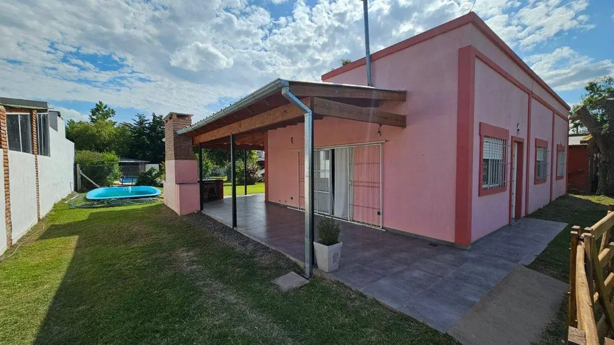 VENTA CASA QUINTA C/PILETA APTO CREDITO LAG LOBOS 3
